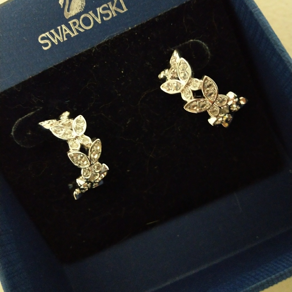 *ENDS TOMORROW Swarovski half hoop earrings post